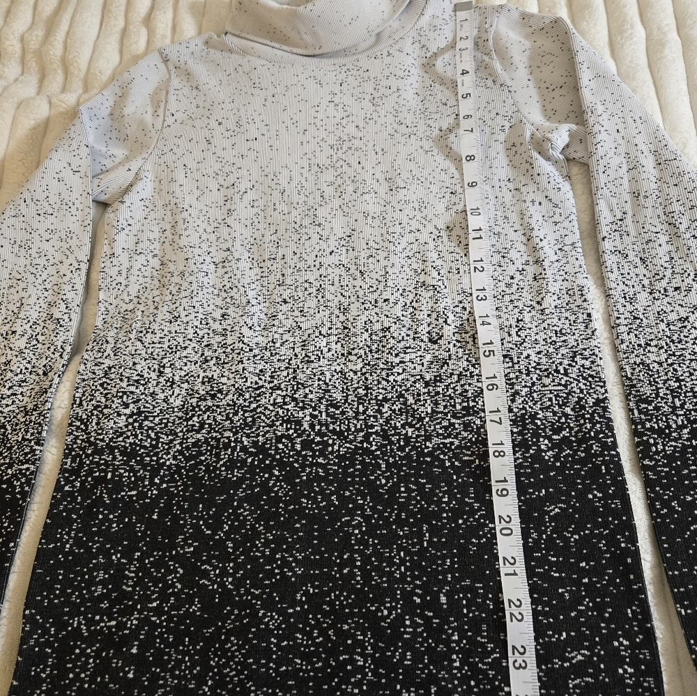 Athleta Womens Turtleneck Size Medium Bodycon Athleisure Active Cozy Ribbed - Picture 7 of 7